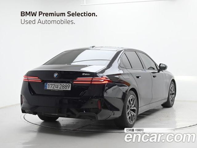 BMW 5-Series 2025 — photo 2