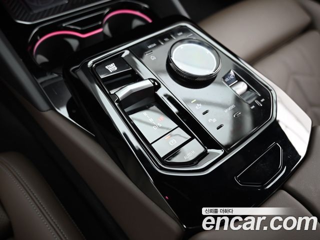 BMW 5-Series 2025 — photo 9