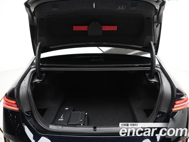 BMW 5-Series 2025 — photo 20