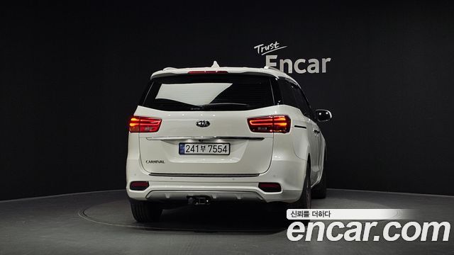 Kia Canival 2020 — photo 4