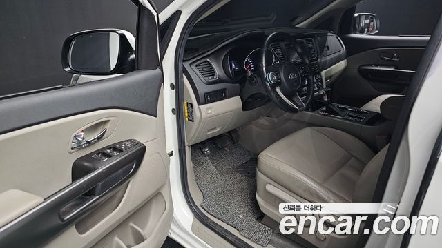 Kia Canival 2020 — photo 17