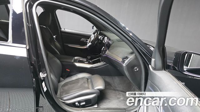 BMW 3-Series 2021 — photo 17