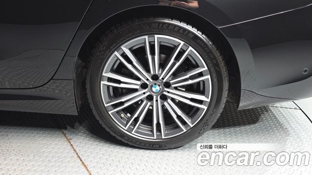 BMW 3-Series 2021 — photo 7