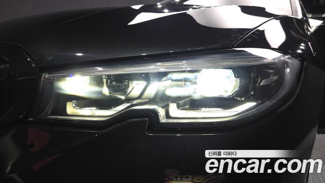 BMW 3-Series 2021 — photo 8
