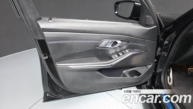 BMW 3-Series 2021 — photo 14