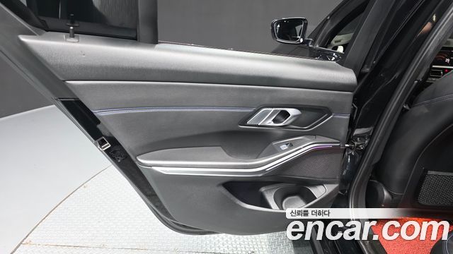 BMW 3-Series 2021 — photo 15