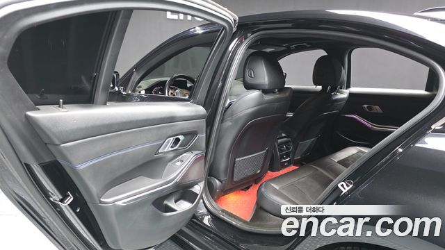 BMW 3-Series 2021 — photo 16