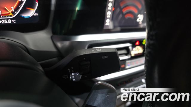 BMW 3-Series 2021 — photo 28