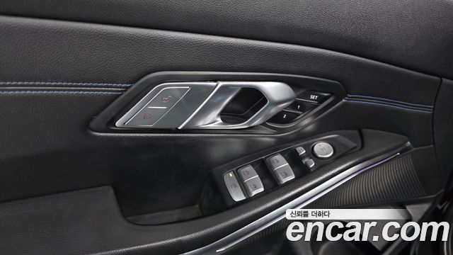 BMW 3-Series 2021 — photo 29