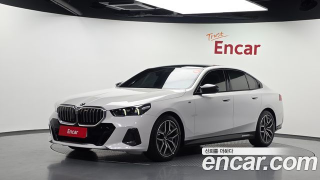 BMW 5-Series 2024 — photo 1