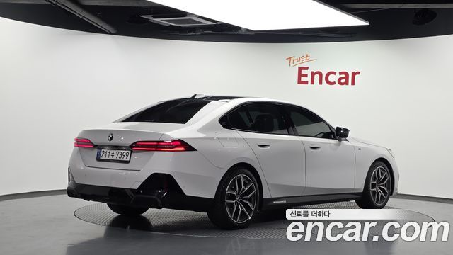 BMW 5-Series 2024 — photo 2