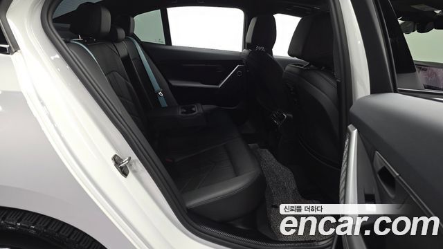 BMW 5-Series 2024 — photo 12