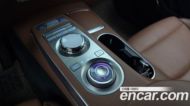 Genesis GV70 2021 — photo 12