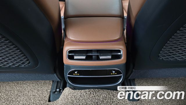 Genesis GV70 2021 — photo 25
