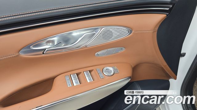 Genesis GV70 2021 — photo 28