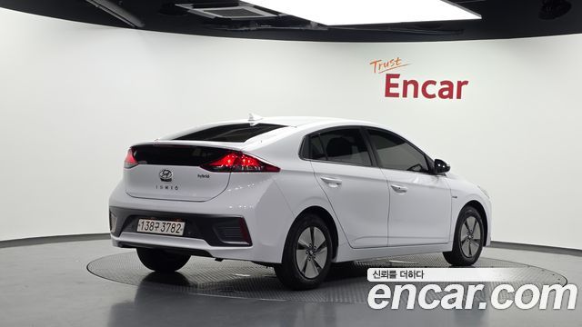 Hyundai Ioniq 2020 — photo 2