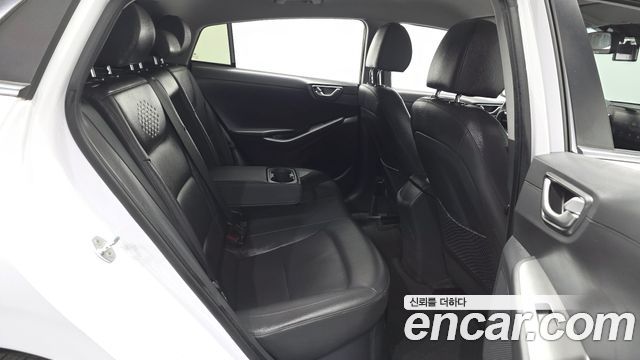 Hyundai Ioniq 2020 — photo 18