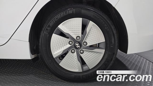 Hyundai Ioniq 2020 — photo 7