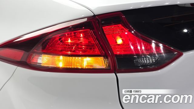 Hyundai Ioniq 2020 — photo 9