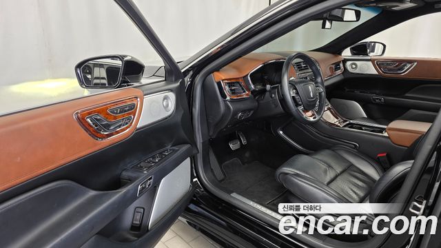 Lincoln Continental 2019 — photo 10