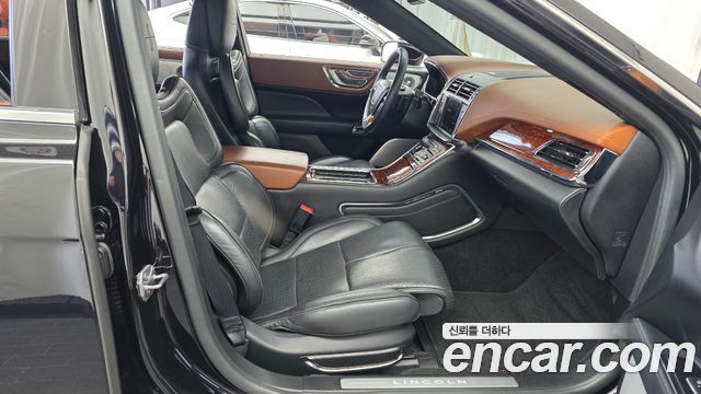 Lincoln Continental 2019 — photo 11