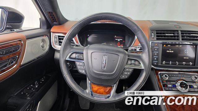 Lincoln Continental 2019 — photo 13