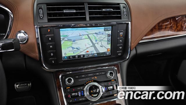 Lincoln Continental 2019 — photo 14