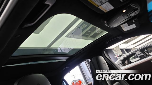 Lincoln Continental 2019 — photo 17