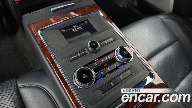 Lincoln Continental 2019 — photo 18