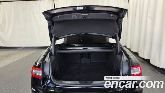 Lincoln Continental 2019 — photo 20
