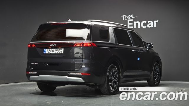 Kia Canival 2022 — photo 2