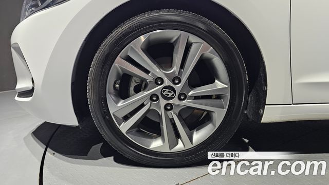 Hyundai AVANTE 2018 — photo 5