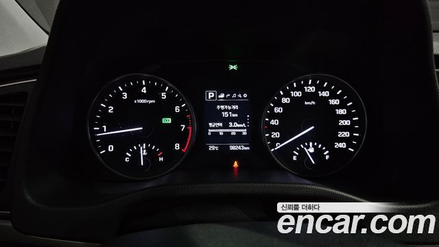 Hyundai AVANTE 2018 — photo 11