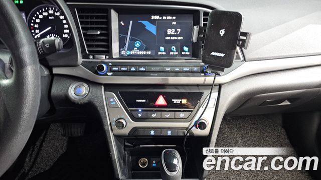 Hyundai AVANTE 2018 — photo 19