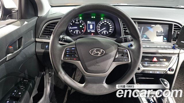 Hyundai AVANTE 2018 — photo 20
