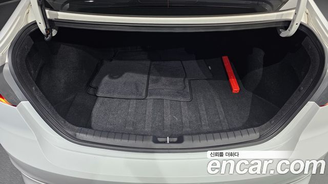 Hyundai AVANTE 2018 — photo 23