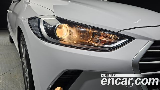 Hyundai AVANTE 2018 — photo 8