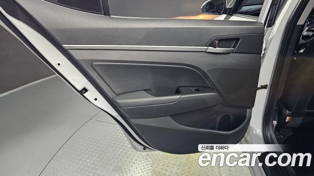 Hyundai AVANTE 2018 — photo 15