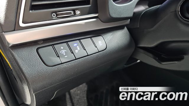 Hyundai AVANTE 2018 — photo 27
