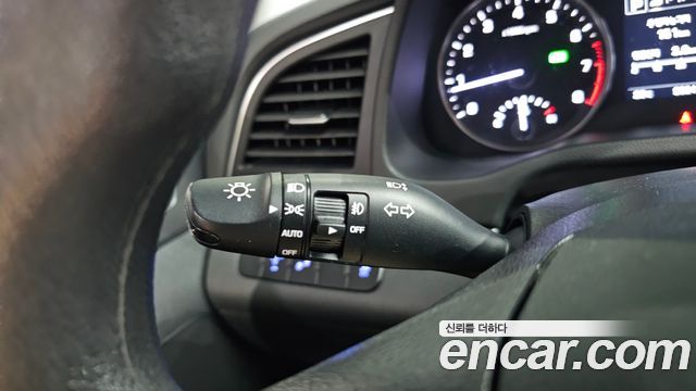 Hyundai AVANTE 2018 — photo 30