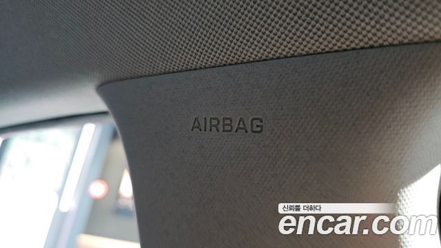 Hyundai AVANTE 2018 — photo 31