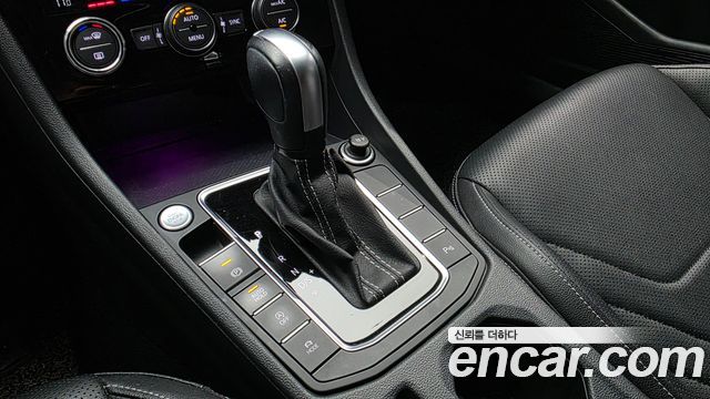 Volkswagen Jetta 2021 — photo 12