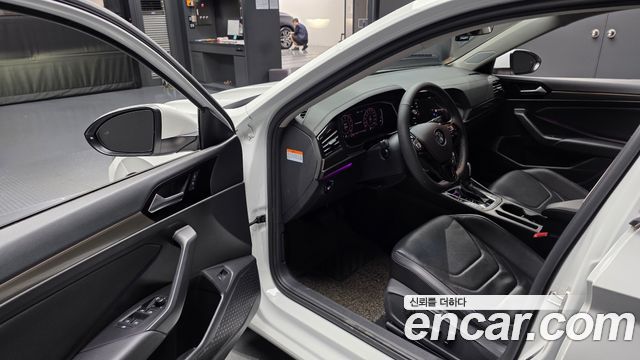 Volkswagen Jetta 2021 — photo 13