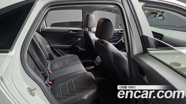 Volkswagen Jetta 2021 — photo 18