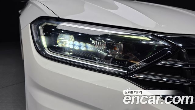 Volkswagen Jetta 2021 — photo 8