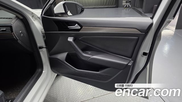 Volkswagen Jetta 2021 — photo 14