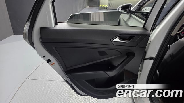 Volkswagen Jetta 2021 — photo 15