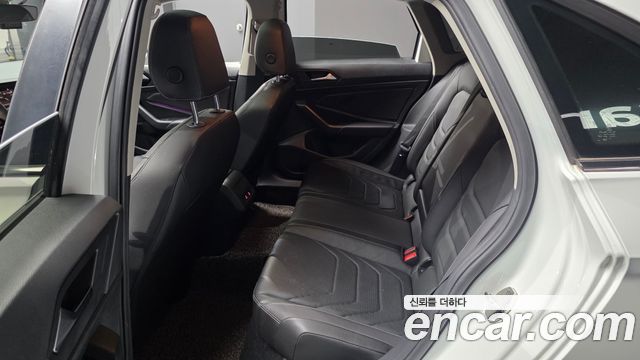 Volkswagen Jetta 2021 — photo 16