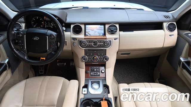 Land Rover Discovery 2016 — photo 10