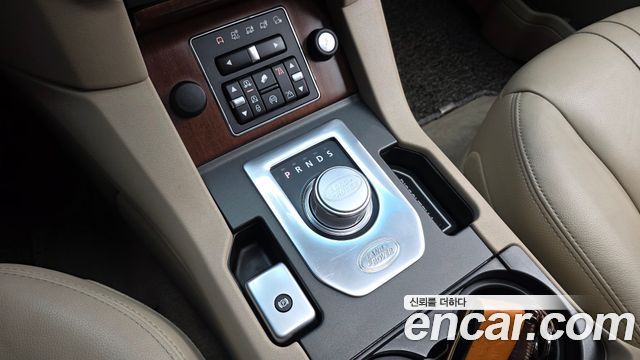 Land Rover Discovery 2016 — photo 12